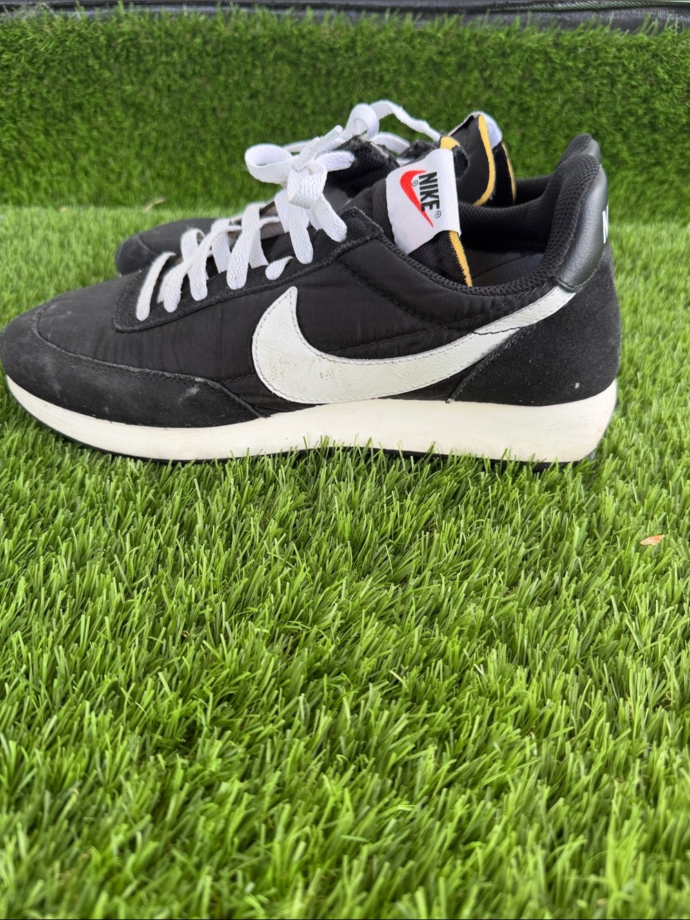 Nike Men’s Black and White Casual Retro Sneakers